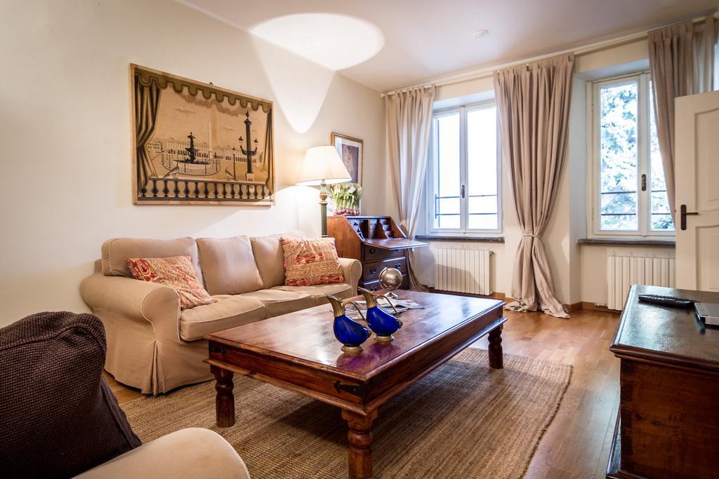 Lake Charming Apartment Черноббіо Номер фото