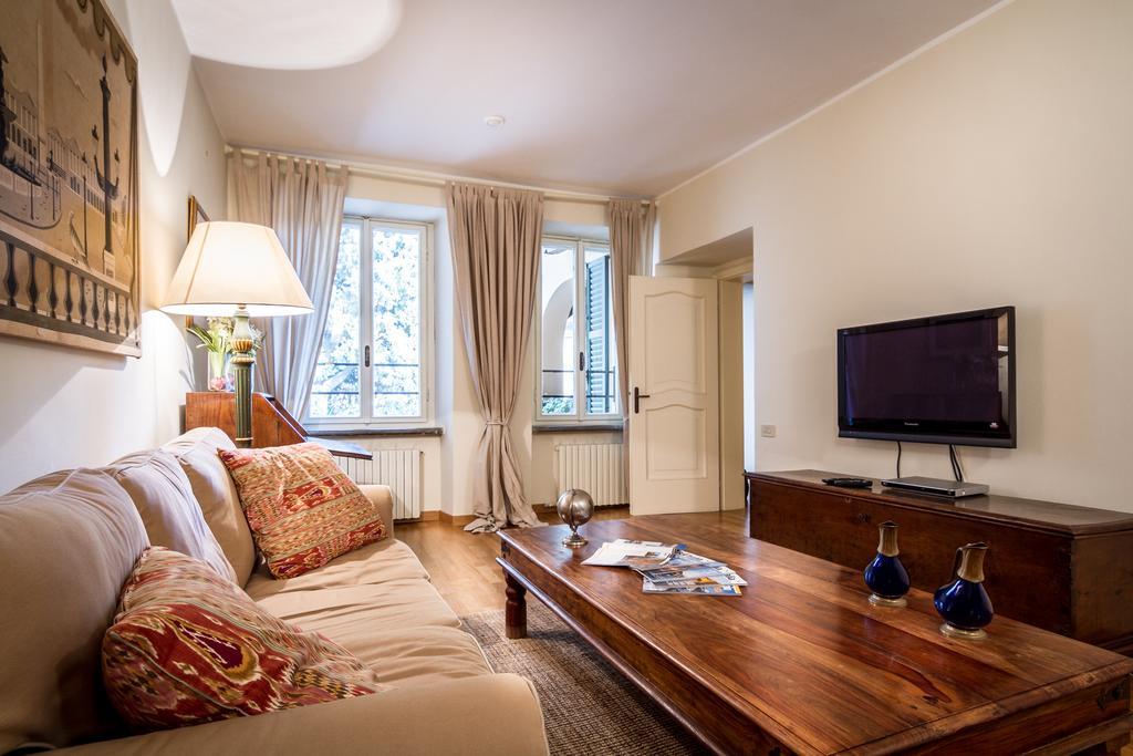 Lake Charming Apartment Черноббіо Номер фото